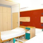 Modernes Zweibettzimmer (vergrößerte Bildansicht wird geöffnet)