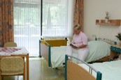 Eine Patientin im Zweibettzimmer