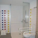 Behindertengerechte sanitäre Anlagen (vergrößerte Bildansicht wird geöffnet)