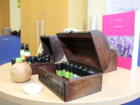 Ätherische Öle finden bei der Aromatherapie Verwendung.